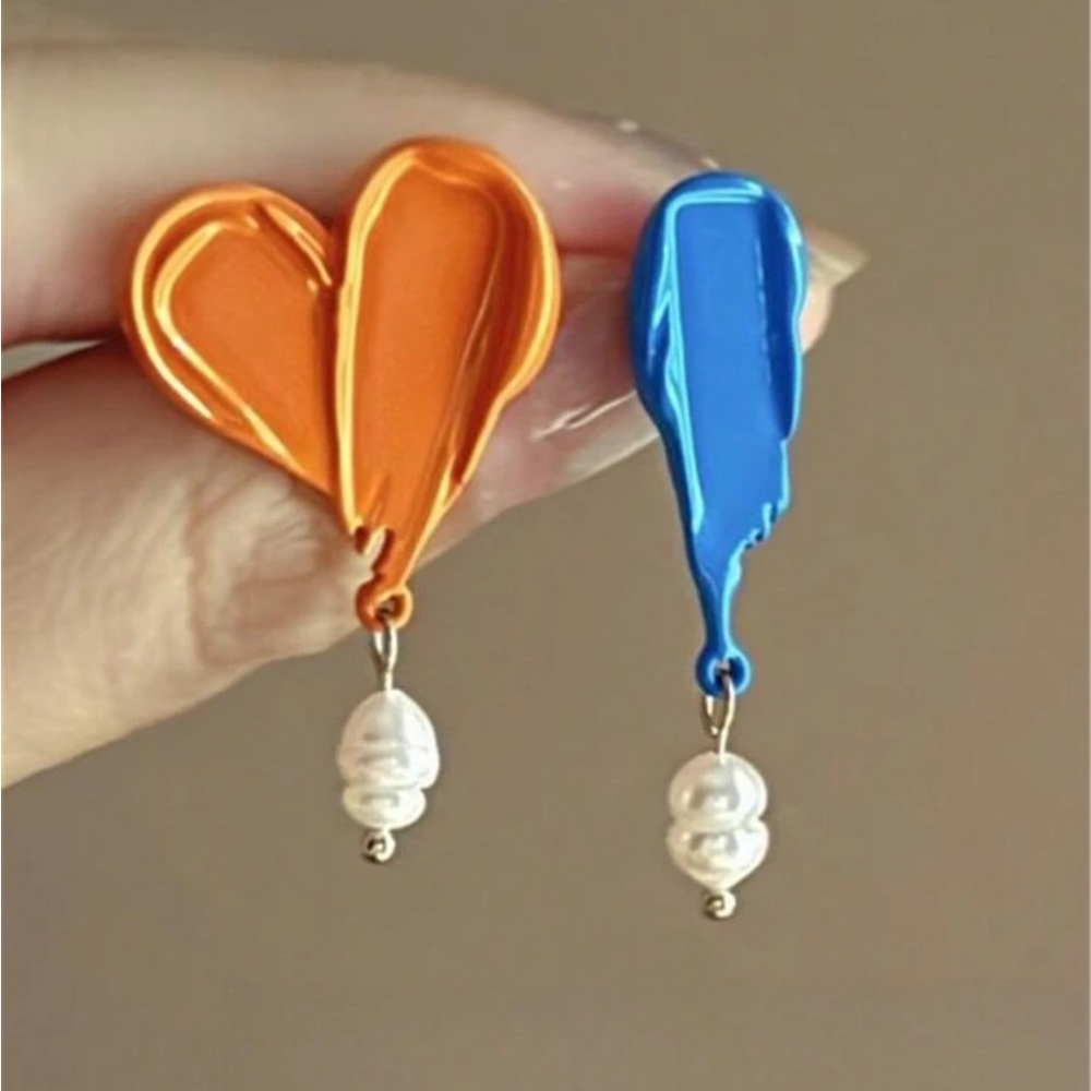BRAND NEW 🧡SUPER ARTSY Asymmetrical French Heart-Shaped Multi-Colored Earrings